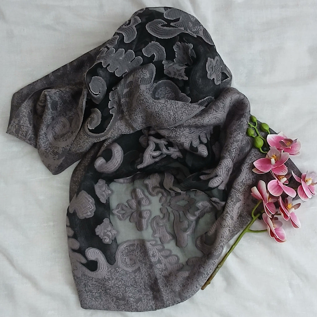 Foulard Baroque Nuances de Gris et Noir
