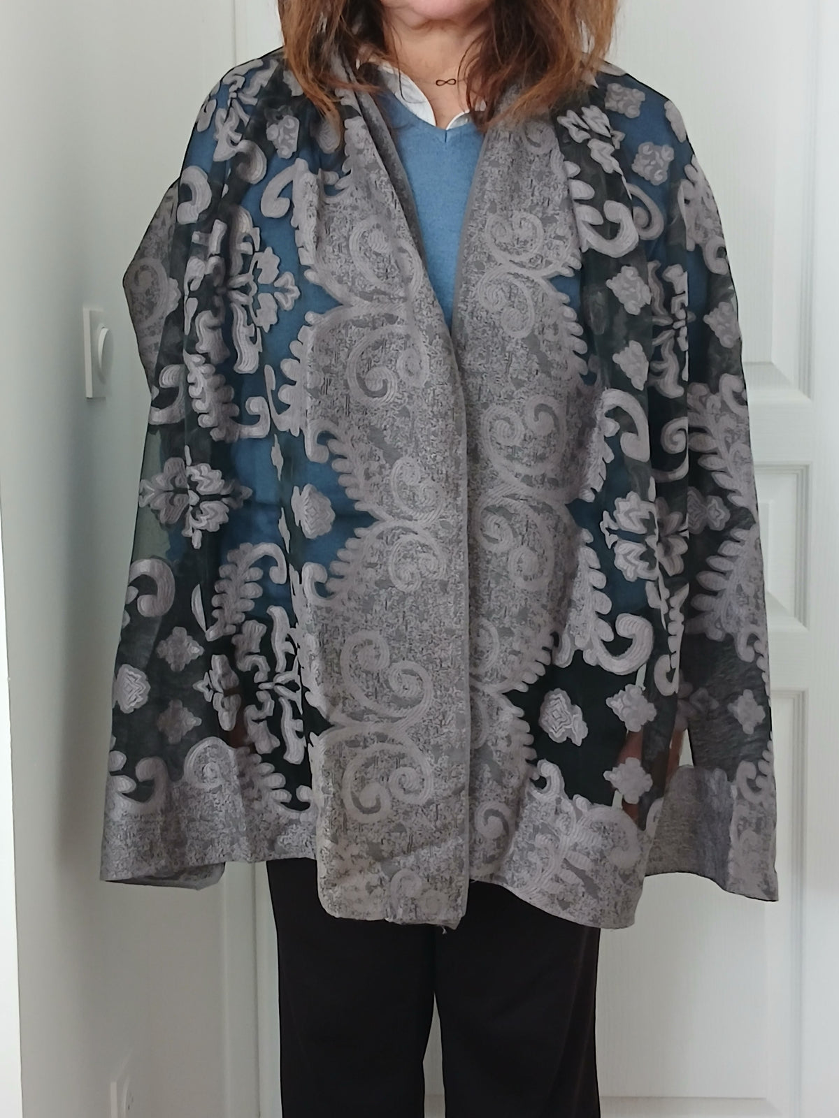 Foulard Baroque Nuances de Gris et Noir