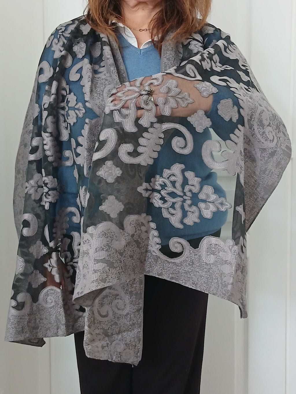 Foulard Baroque Nuances de Gris et Noir