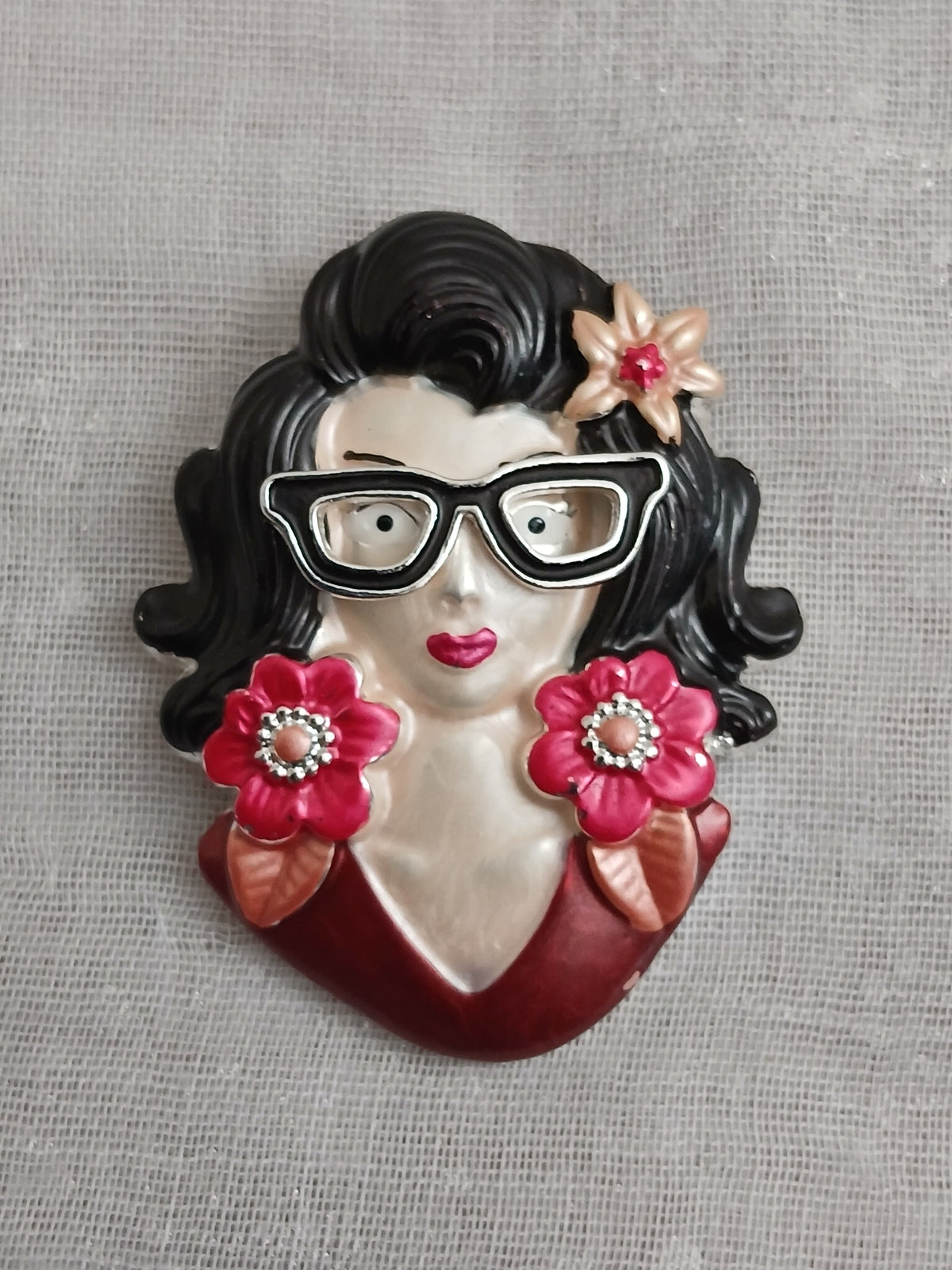 Jolie Broche Aimantée Pin-Up Rétro à Lunettes