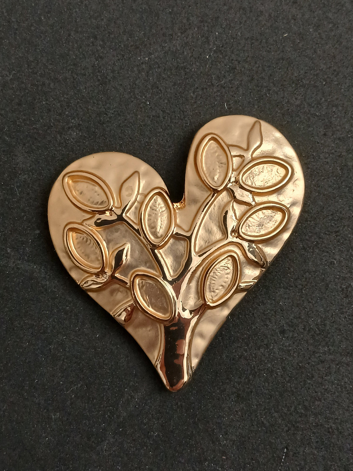Broche aimantéée cœur doré motif arbre de vie