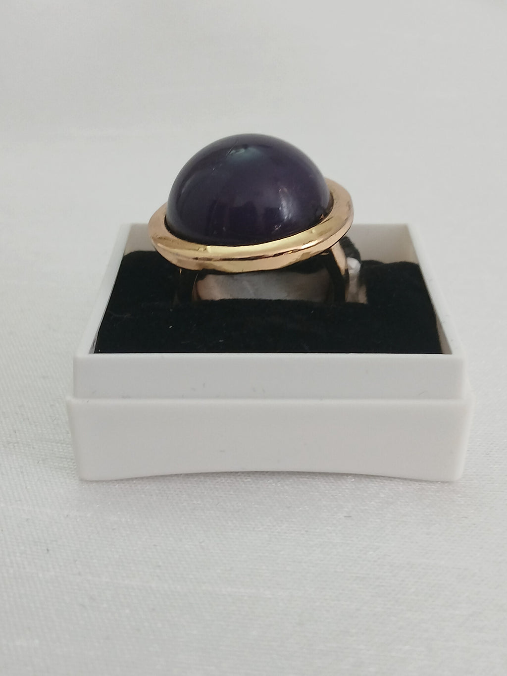 Jolie Bague Cabochon Bleu Marine Serti Doré