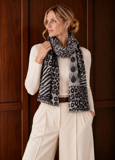 Joli Châle Écharpe à Motifs Animaliers Noir, Gris et Ecru Jade & Clarisse